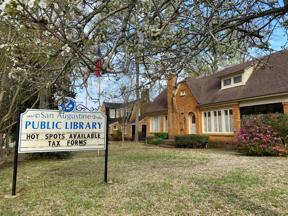Public Library City of San Augustine Texas